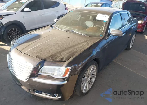 2012 Chrysler 300C Luxury Series z USA, uszkodzony, nr VIN 2C3CCAPTXCH227744